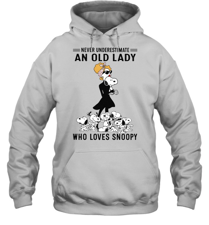 Never Underestimate An Old Lady Who Loves Beagles Funny Dog Grandma Lover Design Hoodie