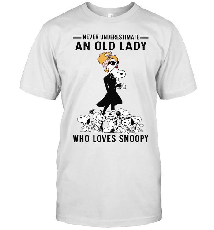 Never Underestimate An Old Lady Who Loves Beagles Funny Dog Grandma Lover Design Unisex T-Shirt