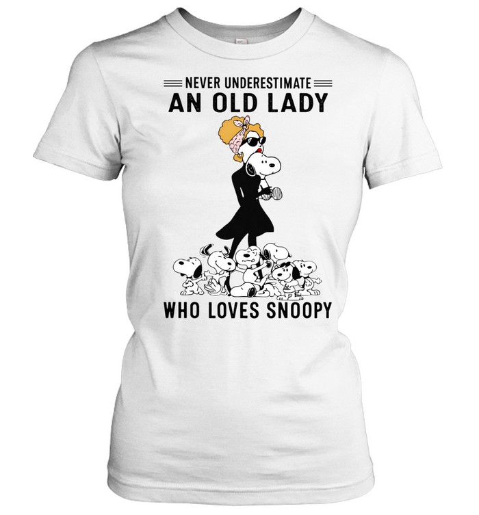 Never Underestimate An Old Lady Who Loves Beagles Funny Dog Grandma Lover Design Women T-Shirt