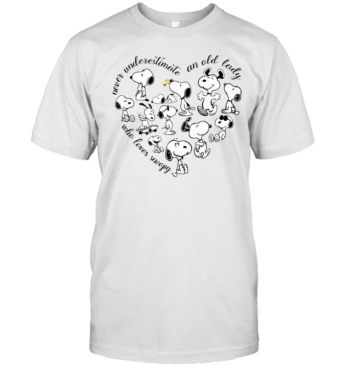 Never Underestimate An Old Lady Who Loves Snoopy Funny Snoopy Lover Unisex T-Shirt