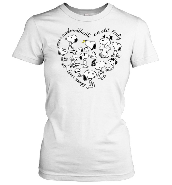 Never Underestimate An Old Lady Who Loves Snoopy Funny Snoopy Lover Women T-Shirt
